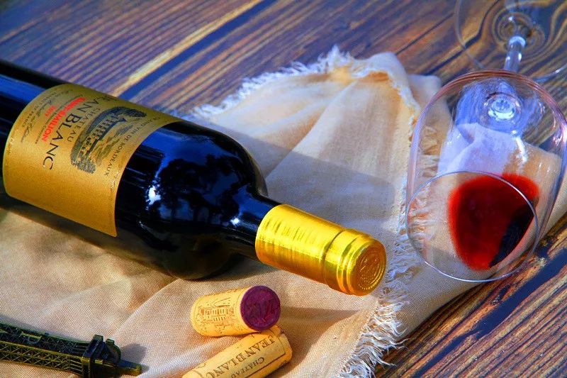 如何描述红葡萄酒的口感？